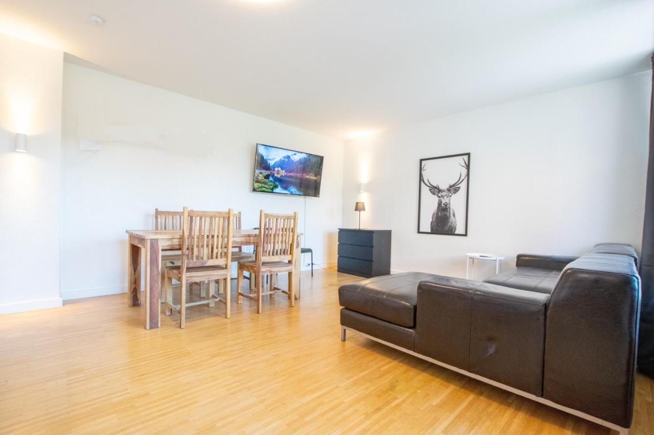 Raj Living - 1 , 3 And 4 Room Apartments - 20 Min Messe Dus & Airport Dus เมียร์บุช ภายนอก รูปภาพ