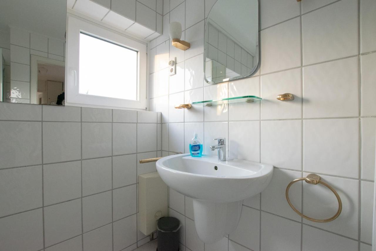 Raj Living - 1 , 3 And 4 Room Apartments - 20 Min Messe Dus & Airport Dus เมียร์บุช ภายนอก รูปภาพ