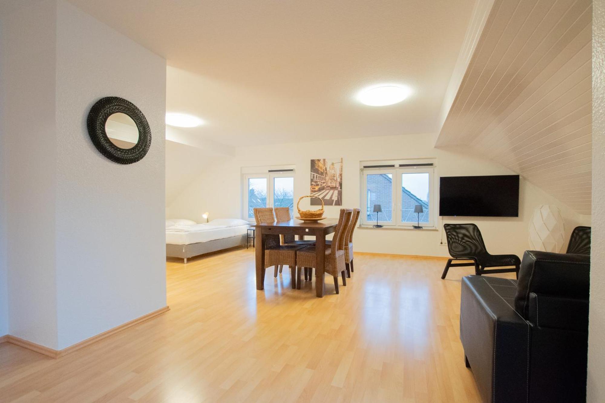 Raj Living - 1 , 3 And 4 Room Apartments - 20 Min Messe Dus & Airport Dus เมียร์บุช ภายนอก รูปภาพ