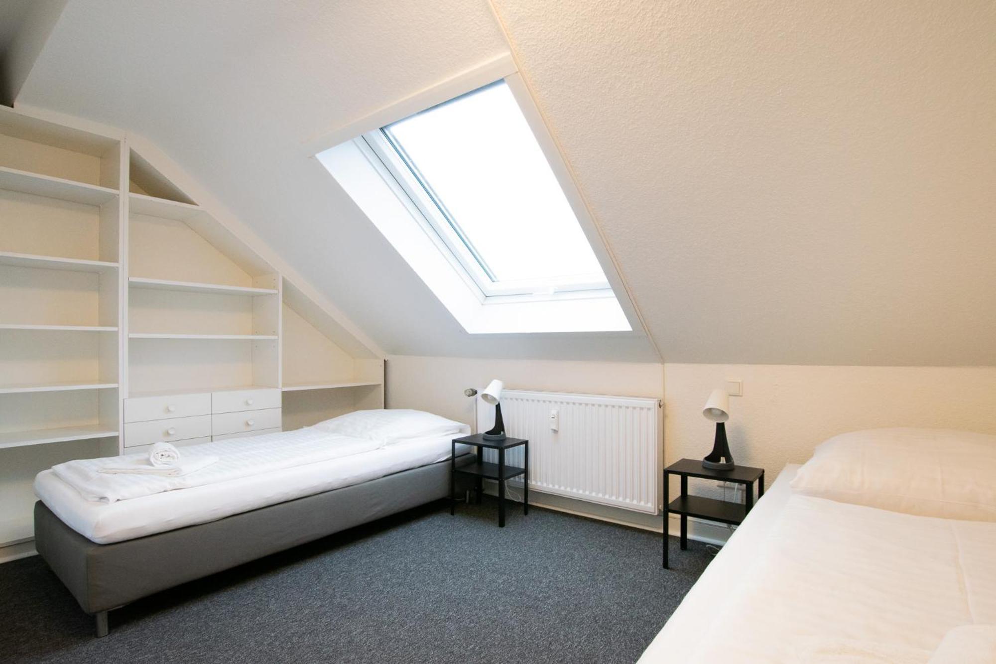 Raj Living - 1 , 3 And 4 Room Apartments - 20 Min Messe Dus & Airport Dus เมียร์บุช ภายนอก รูปภาพ